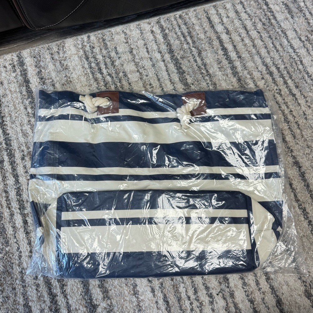 Striped beach tote - Picture 2 of 2
